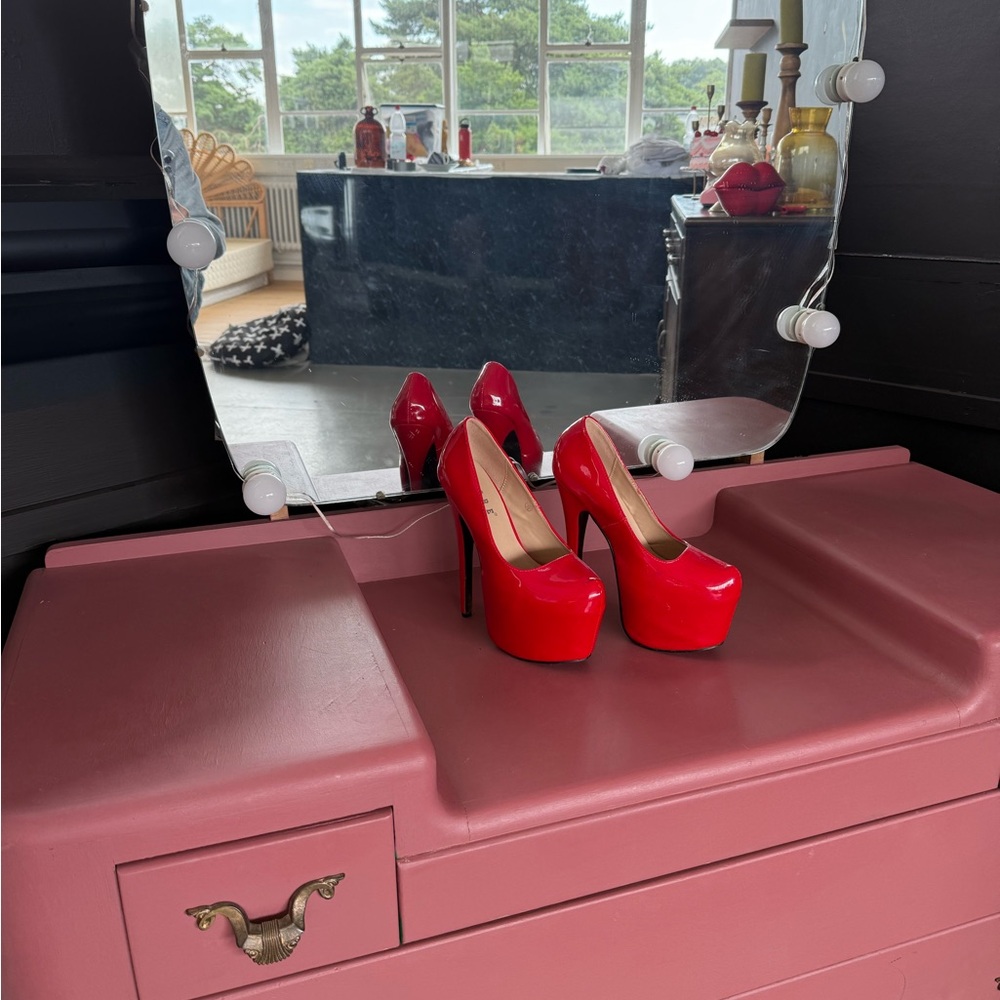 Red Platform High Heels - Picture 2 of 3